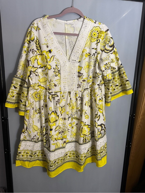 SHEIN Dresses & Skirts - SHEIN Yellow Floral V-Neck Mini Dress